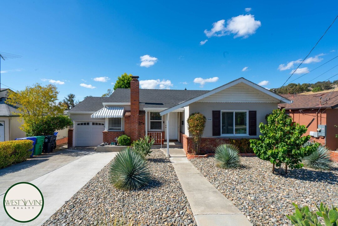 2019 Manchester Rd in San Leandro, CA - Building Photo