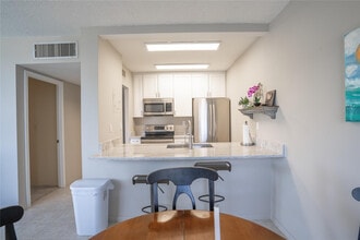 250 NE 20th St in Boca Raton, FL - Foto de edificio - Building Photo