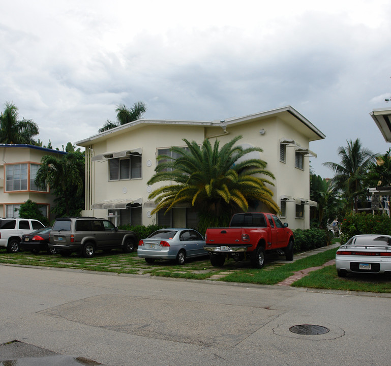 25 Isle Of Venice Dr in Fort Lauderdale, FL - Foto de edificio