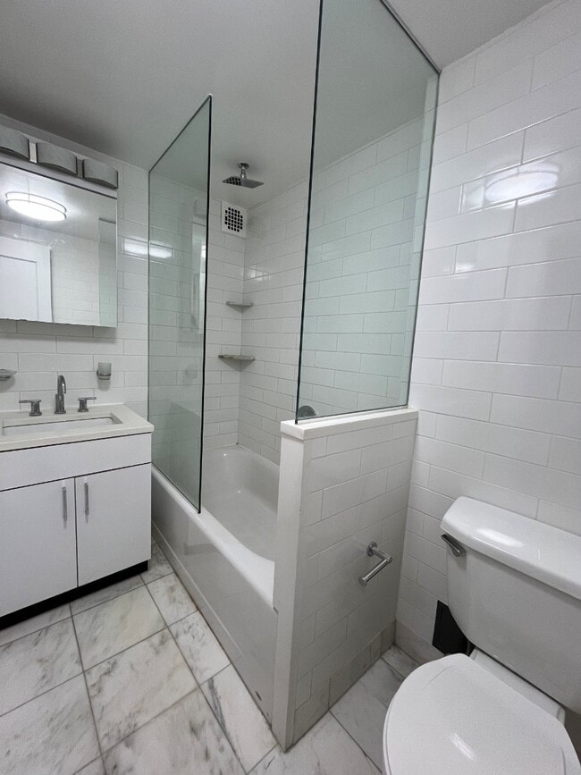 137 E 38th St, Unit 10B in New York, NY - Foto de edificio - Building Photo