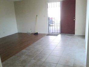 14925 Larch Ave, Unit 14923.5 in Lawndale, CA - Building Photo - Building Photo
