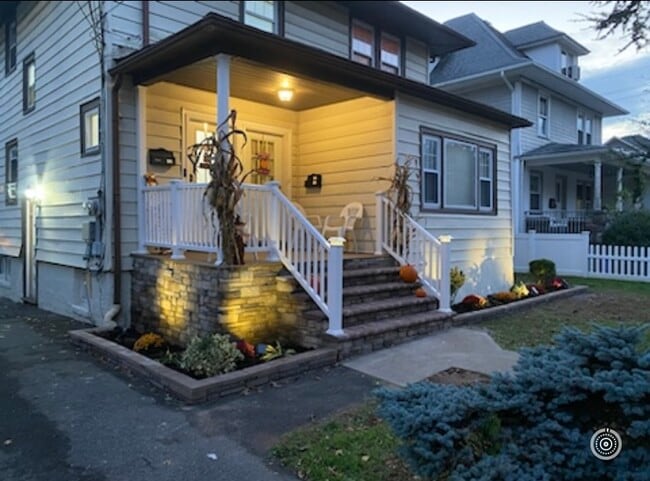 48 Elm Rd, Unit #1 floor 2 in Caldwell, NJ - Foto de edificio - Building Photo