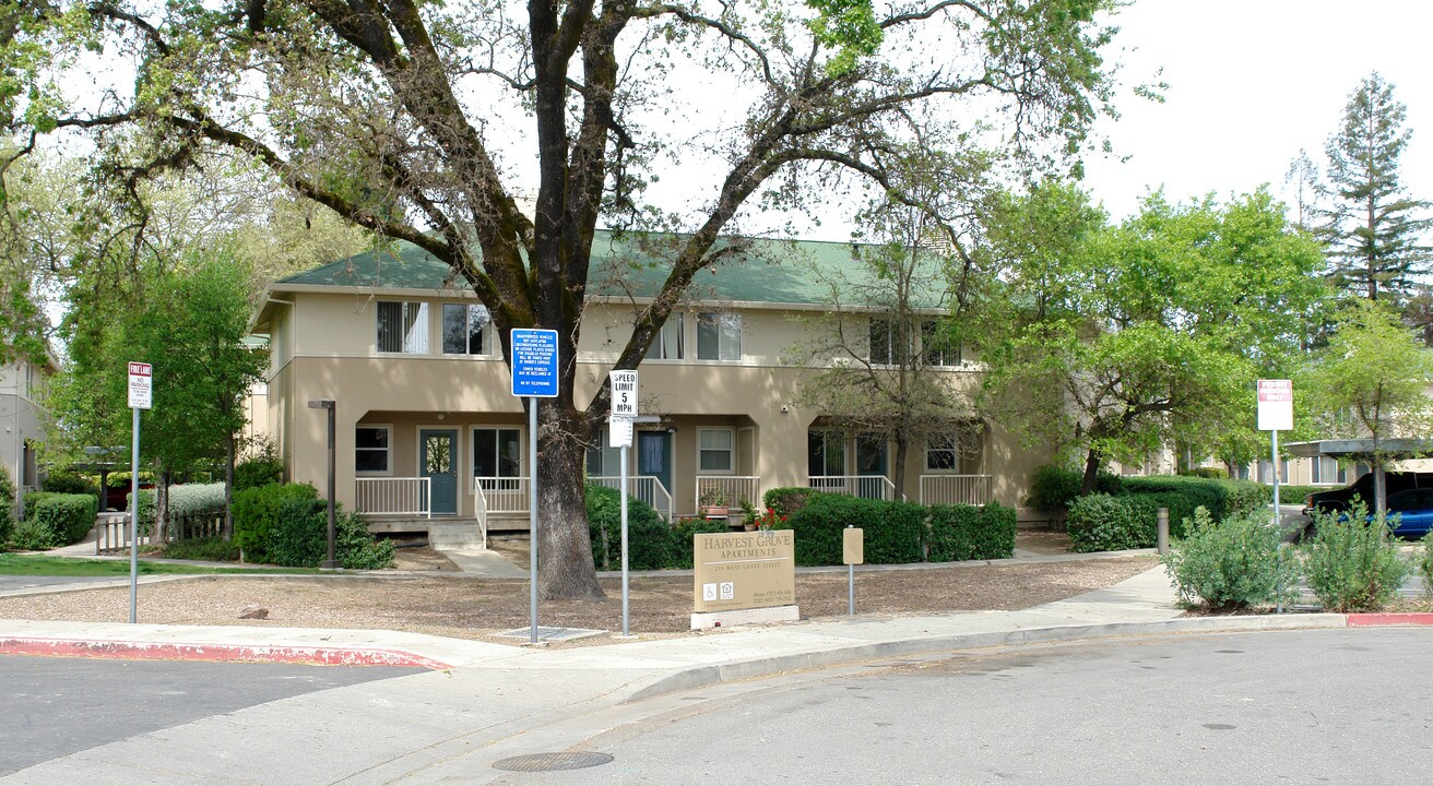 Harvest Grove Apartments in Healdsburg, CA - Building Photo