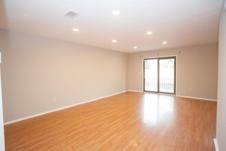 603 Cherry Hill Dr in Arlington, NY - Building Photo - Building Photo