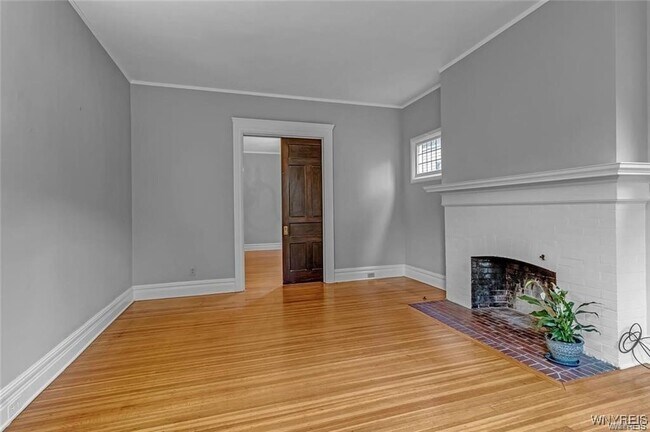 property at 818 Auburn Ave