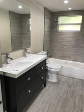 9353 Fontainebleau Blvd in Miami, FL - Building Photo - Building Photo