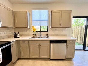 429 NE 12th St in Florida City, FL - Building Photo - Building Photo