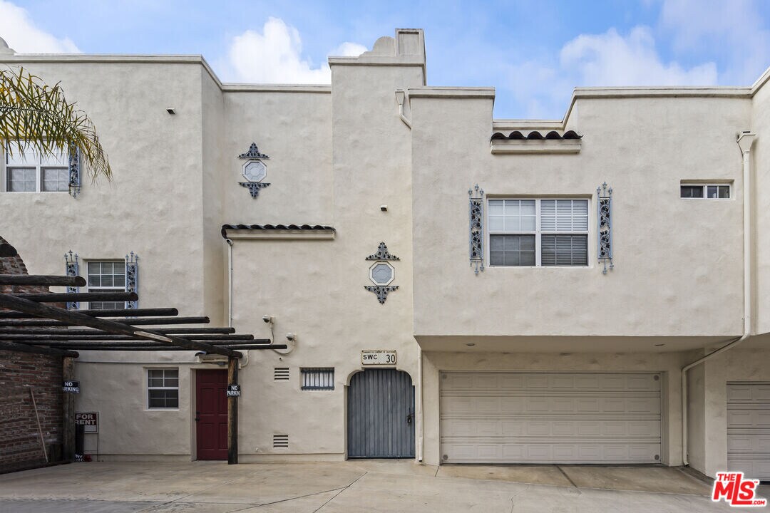 223 Loma Vista St in El Segundo, CA - Building Photo