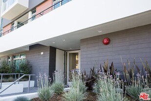 938 Orange Grove Ave in Los Angeles, CA - Building Photo