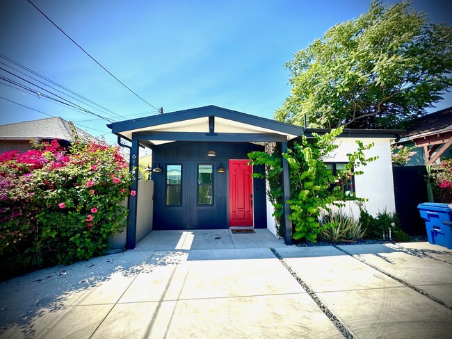 property at 6115 1/2 Burwood Ave