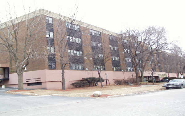 Fox Shore Apartment in Aurora, IL - Building Photo - Building Photo