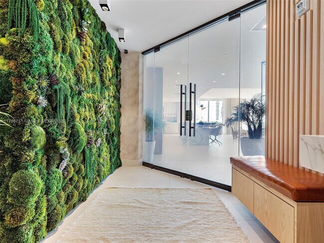 21 Isle of Venice Dr in Fort Lauderdale, FL - Building Photo - Building Photo