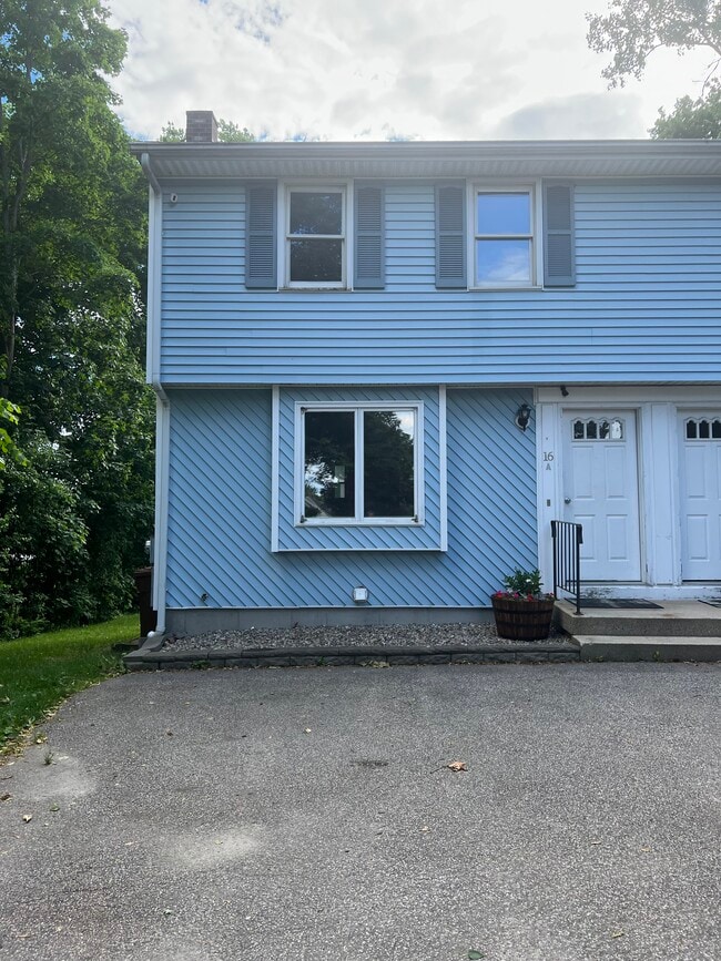 16 Caryn Dr in Saco, ME - Foto de edificio - Building Photo