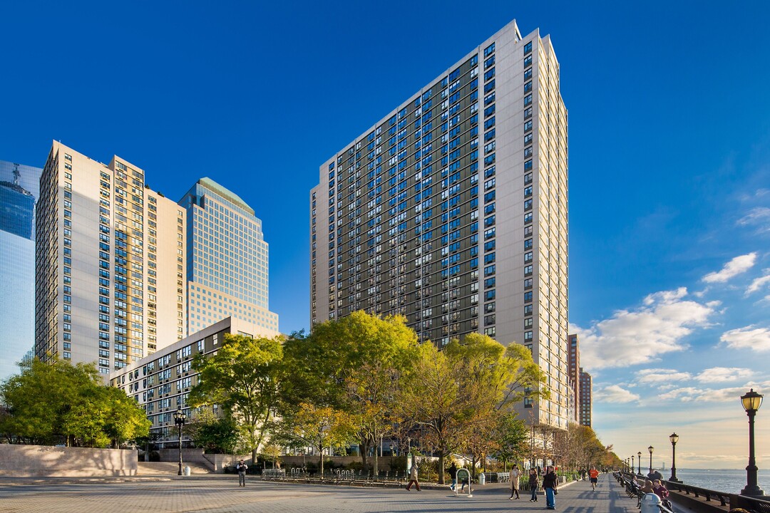 Gateway Battery Park City in New York, NY - Building Photo