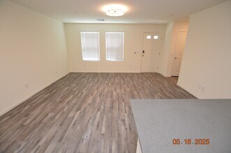 6952 Lynbridge St in Las Vegas, NV - Building Photo - Building Photo