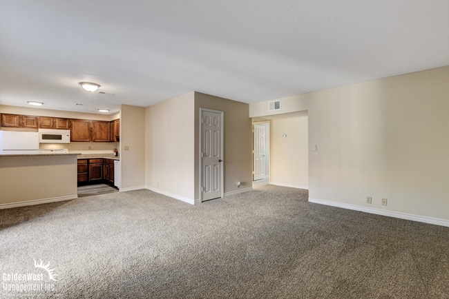 5278 River Glen Dr in Las Vegas, NV - Building Photo - Building Photo