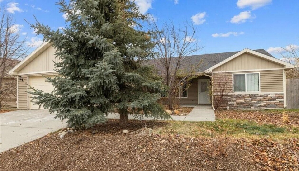 5242 Sacagawea Dr in Billings, MT - Building Photo