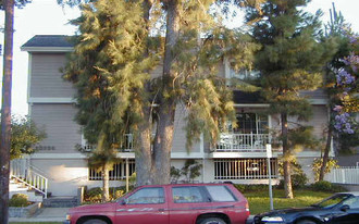 13036 Riverside Dr Apartamentos