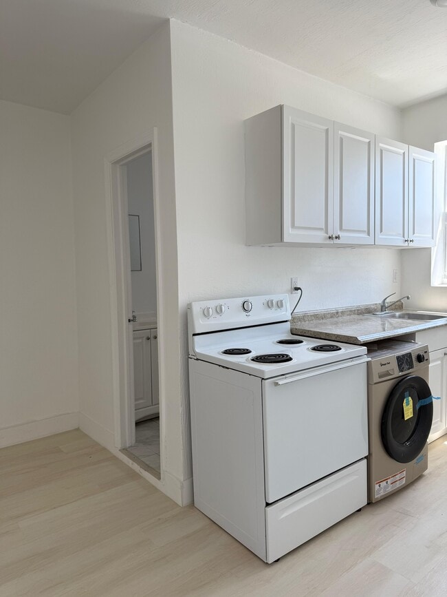 869 SW 2nd St, Unit A1 in Miami, FL - Foto de edificio - Building Photo