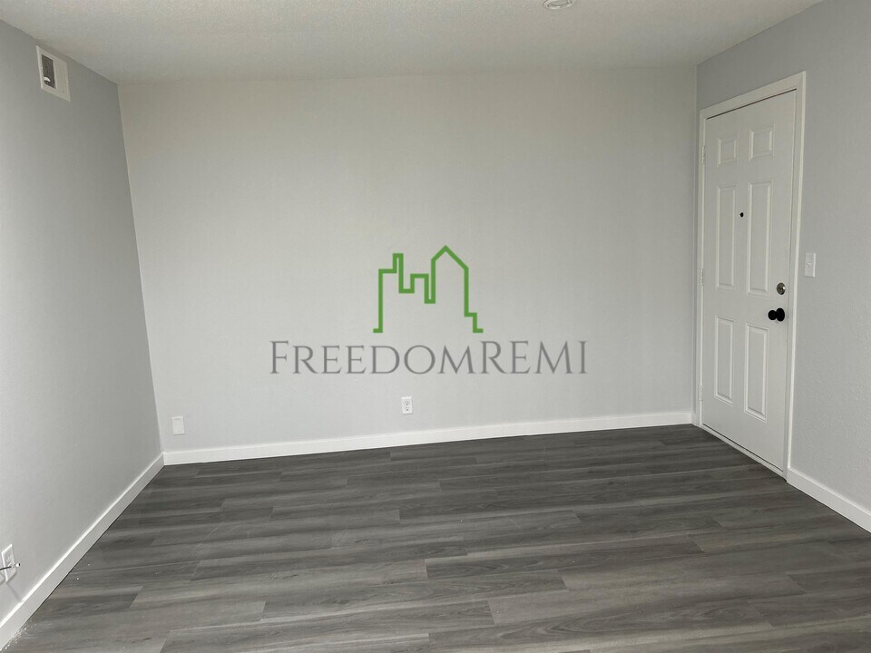 1317 Oakland Rd NE in Cedar Rapids, IA - Building Photo