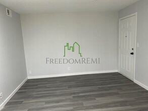 1317 Oakland Rd NE, Unit 1317-04 in Cedar Rapids, IA - Building Photo - Building Photo