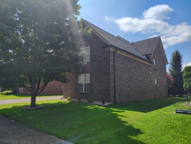 110 Ruland Cir in Hendersonville, TN - Foto de edificio - Building Photo