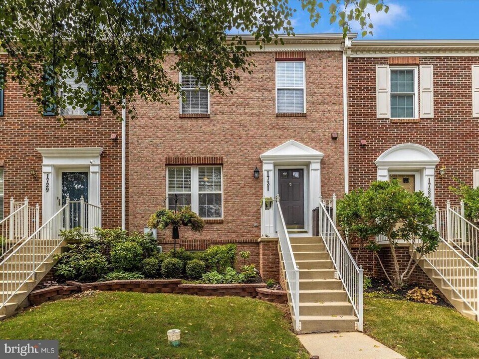 1731 Derrs Square W in Frederick, MD - Building Photo