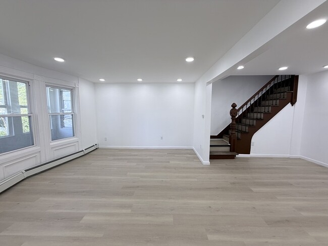 1069 Mary St in Elizabeth, NJ - Building Photo - Building Photo