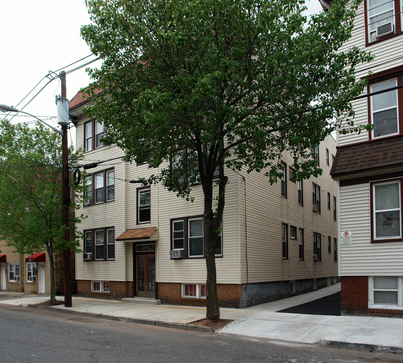 329-331 Elm St in Kearny, NJ - Foto de edificio