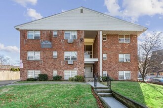 314 Oakwood Ave in Orange, NJ - Building Photo - Building Photo