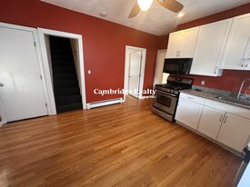 66 Kenmere Rd, Unit 2R Apartamentos