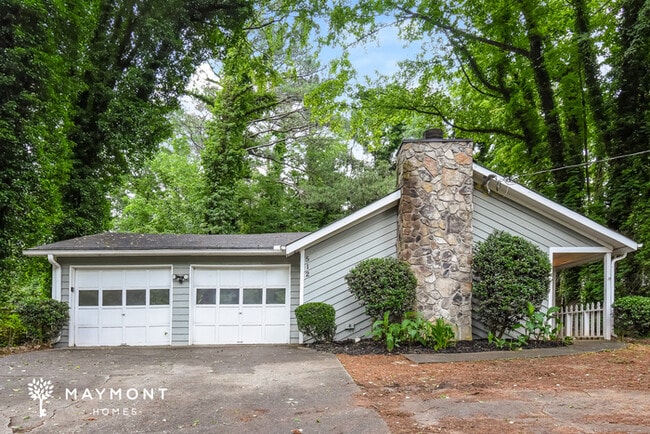 property at 512 Oak Rd SW