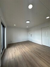 41-28 71st St in Queens, NY - Foto de edificio - Building Photo