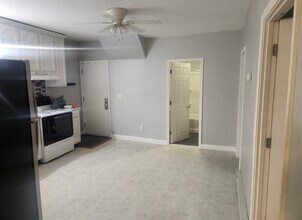 10 Holman St in Attleboro, MA - Building Photo - Building Photo