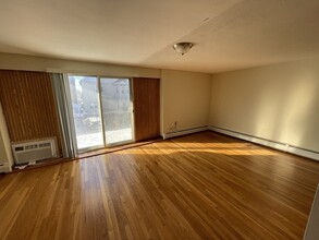80 Main St-Unit -8 in Malden, MA - Foto de edificio - Building Photo