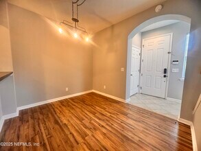 13040 Sunset Lake Dr in Jacksonville, FL - Building Photo - Building Photo
