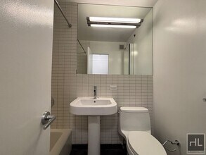 East 39th Street, Unit 24A in New York, NY - Building Photo - Building Photo