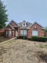 877 Pinnacle Cir