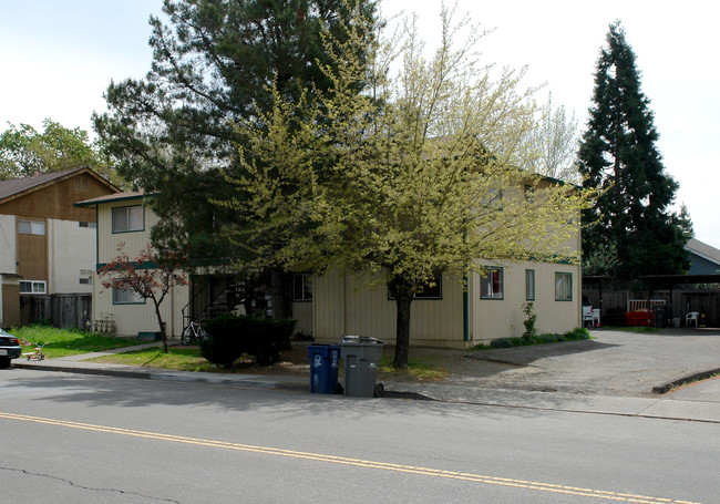 416 March Ave in Healdsburg, CA - Building Photo - Building Photo