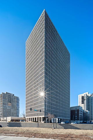 6700 S South Shore Dr in Chicago, IL - Building Photo