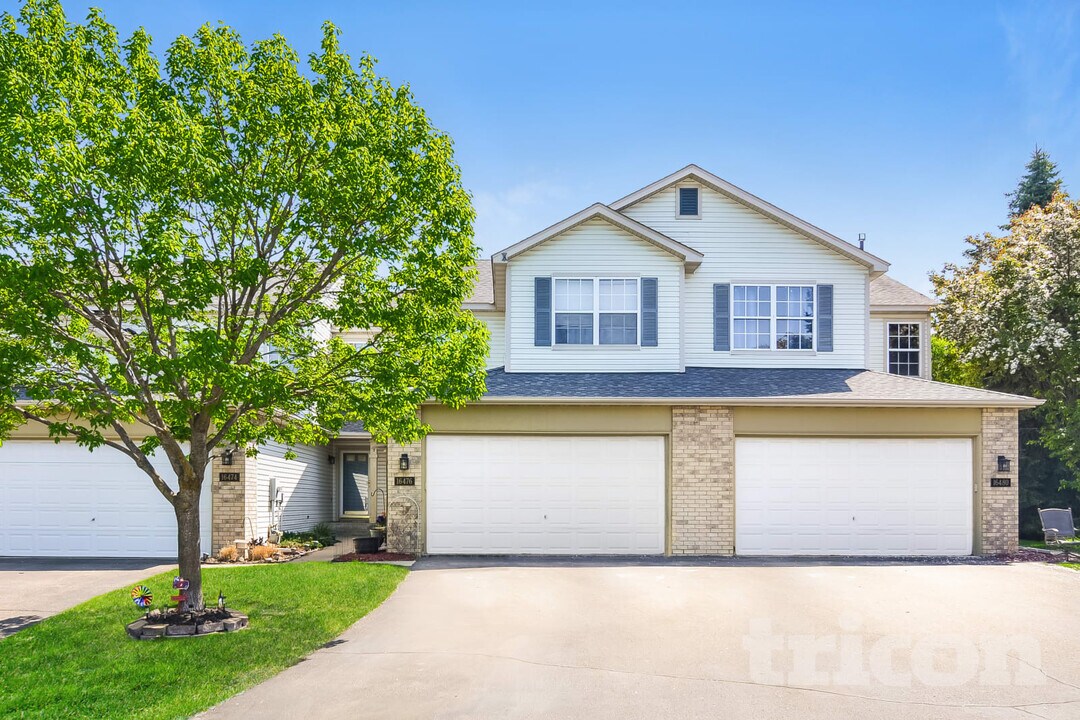 16476 Jarrett Cir in Lakeville, MN - Building Photo