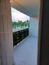 980 NE 170th St in North Miami Beach, FL - Building Photo - Building Photo
