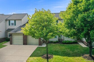 31173 Livingston Dr in Novi, MI - Building Photo - Building Photo