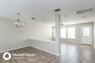 2206 Midbury Dr in Lancaster, TX - Foto de edificio - Building Photo