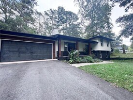 3280 Stonewall Tell Rd in College Park, GA - Building Photo