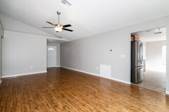 1032 Malletwood Dr in Brandon, FL - Building Photo - Building Photo