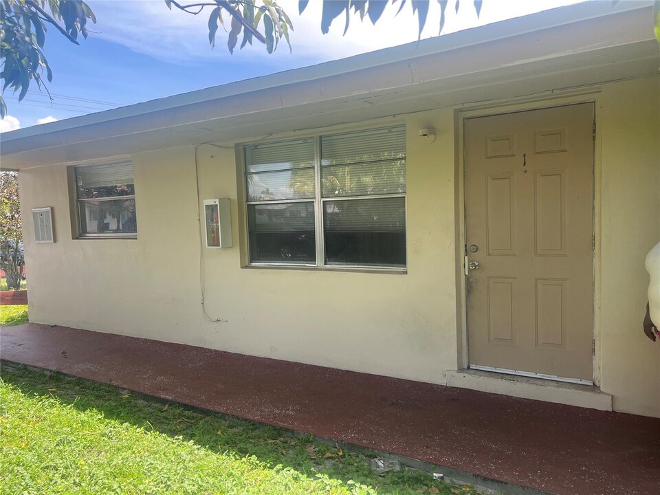 5630 NW 15th St, Unit 1 in Lauderhill, FL - Building Photo