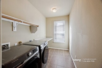 2128 Valley Forge Trail in Fort Worth, TX - Foto de edificio - Building Photo