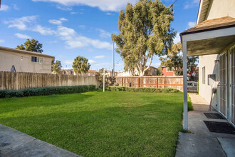 985 Valencia St in Costa Mesa, CA - Building Photo - Building Photo