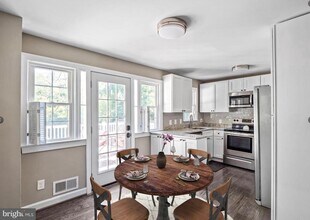 2617 E Maple St in Alexandria, VA - Building Photo - Building Photo